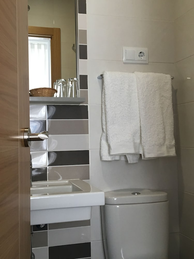 Фото Hostal Carracedo