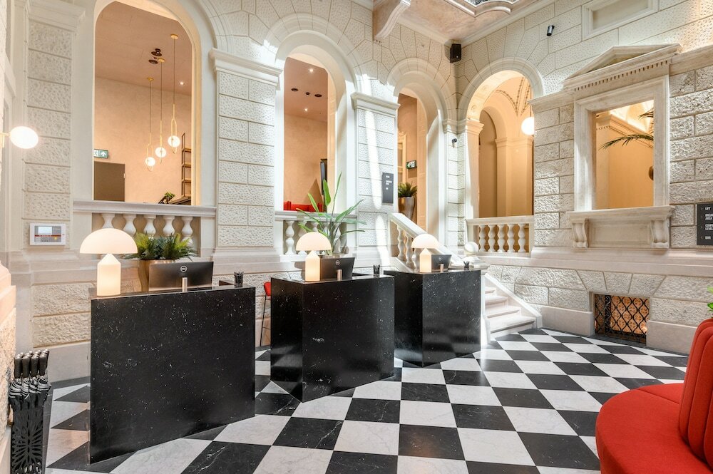 Фото Hotel Oktogon