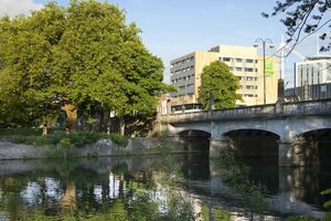 Гостиница Holiday Inn Cardiff City Centre