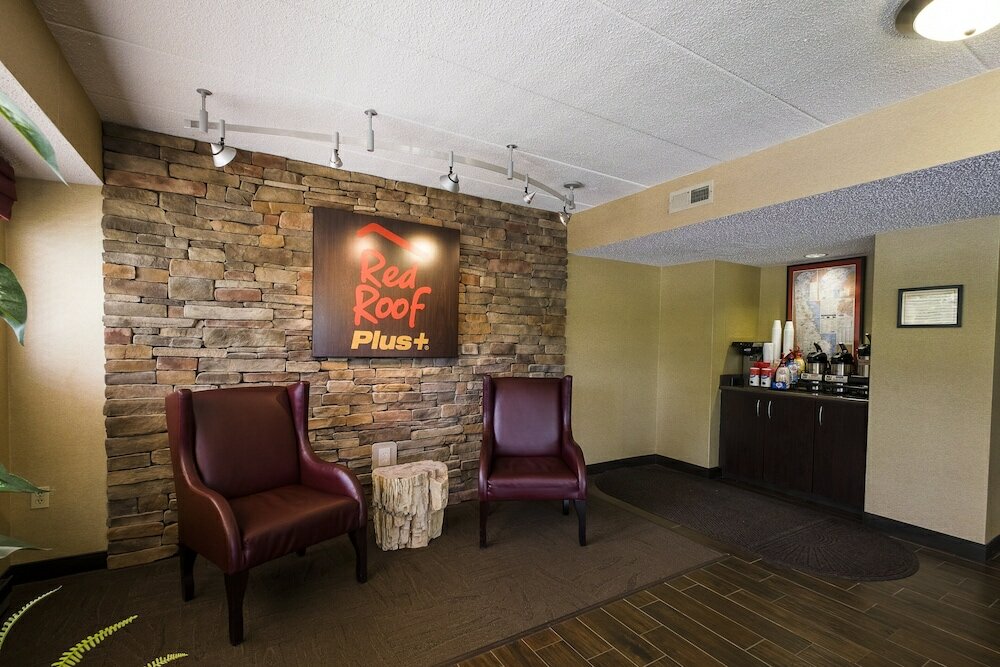 Фото Red Roof Inn Plus+ Wilmington - Newark