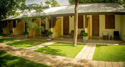 Внешний вид отеля Hotel Alakamanda в Анурадхапуре, фото 1
