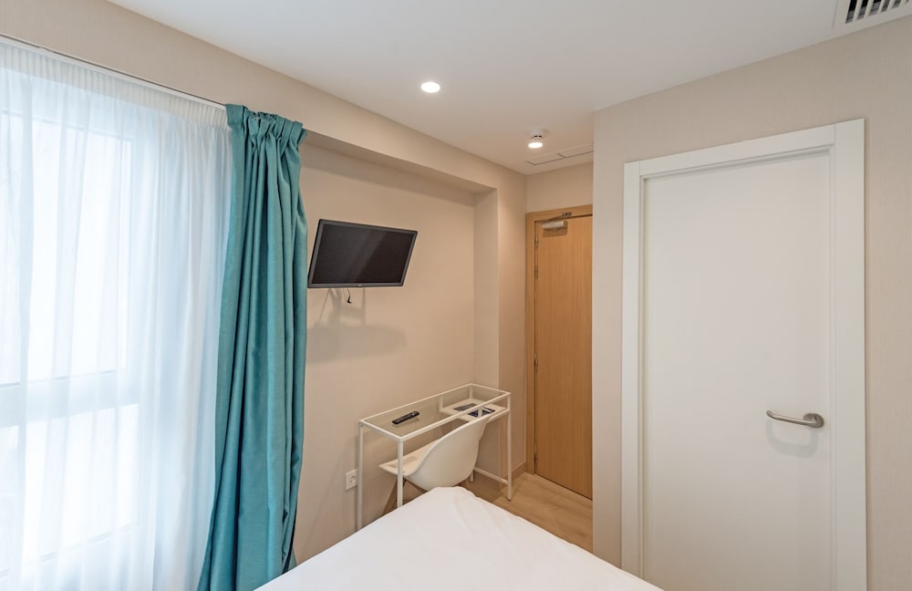 Фото Hostal La Lonja