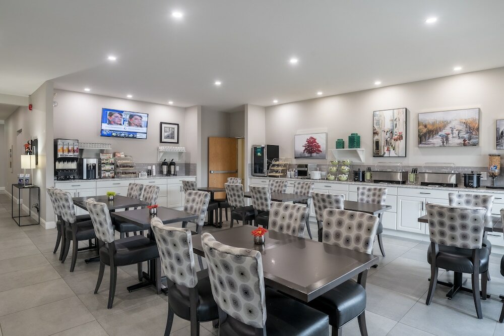 Фото Amsterdam Inn & Suites Moncton