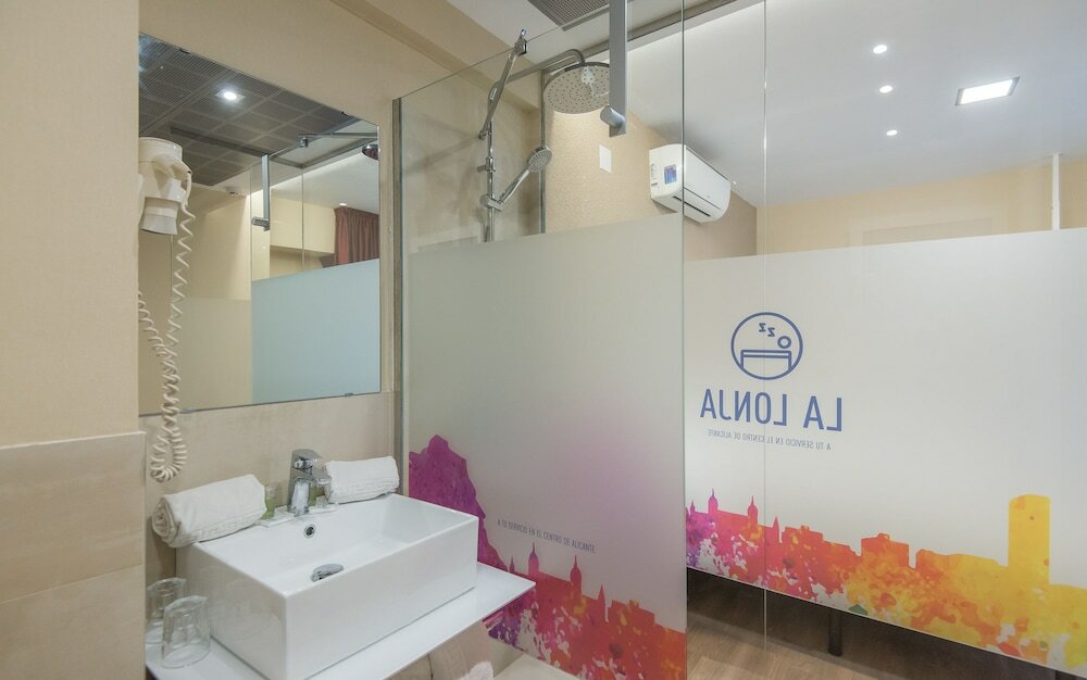 Фото Hostal La Lonja