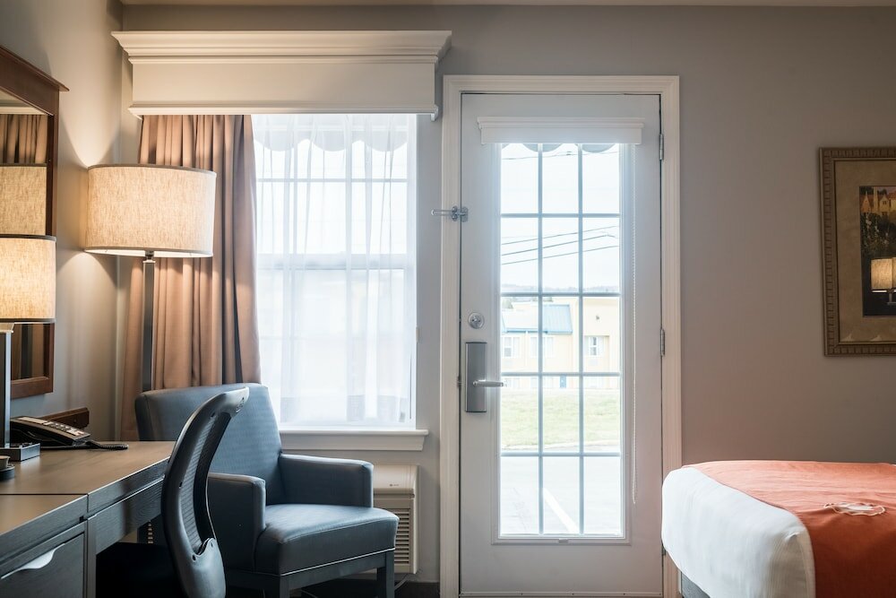 Фото Amsterdam Inn & Suites Moncton