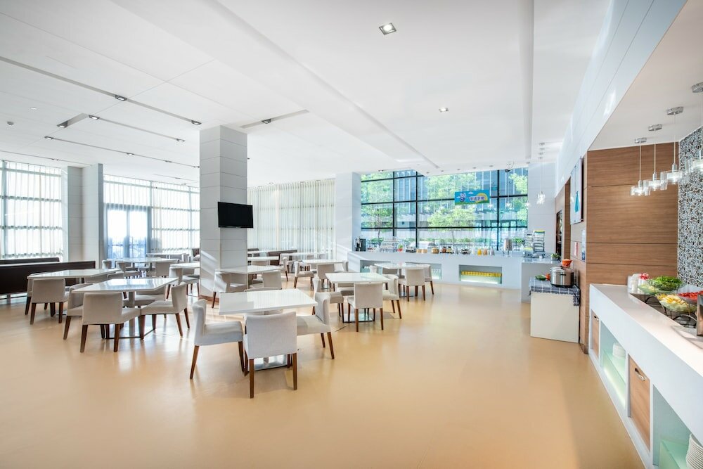 Фото Holiday Inn Express Ordos Dongshen, an Ihg Hotel