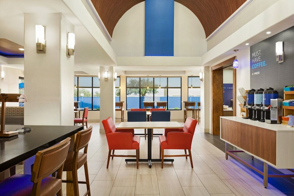 Фото Holiday Inn Express Hotel & Suites Mission-McAllen Area, an Ihg Hotel