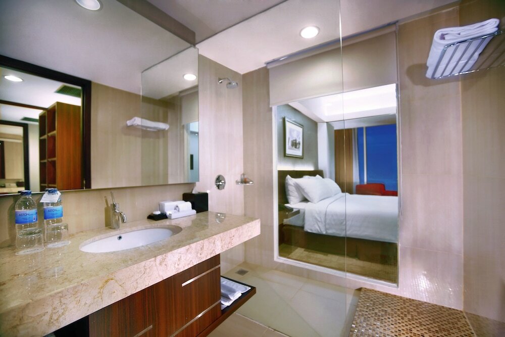 Фото Aston Madiun Hotel & Conference Center