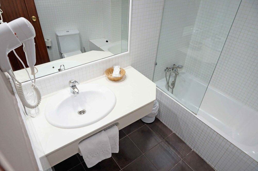 Фото Hotel Cesaraugusta