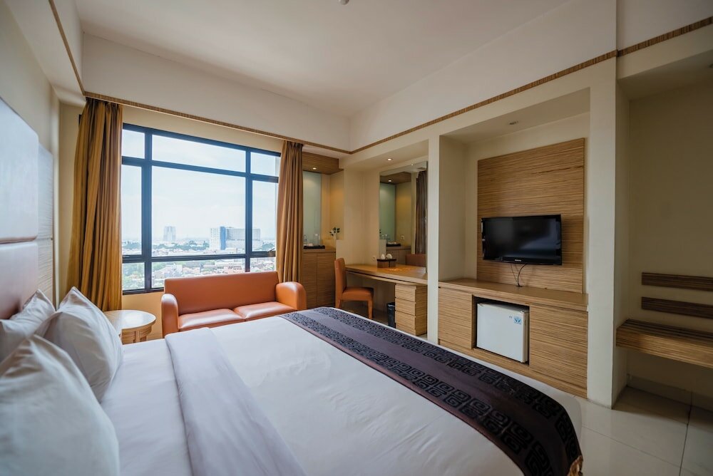 Фото Grand Pasundan Convention Hotel