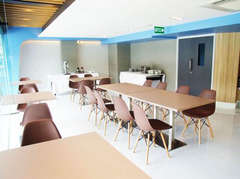 Фото Grand Tower Inn Sathorn Bangkok