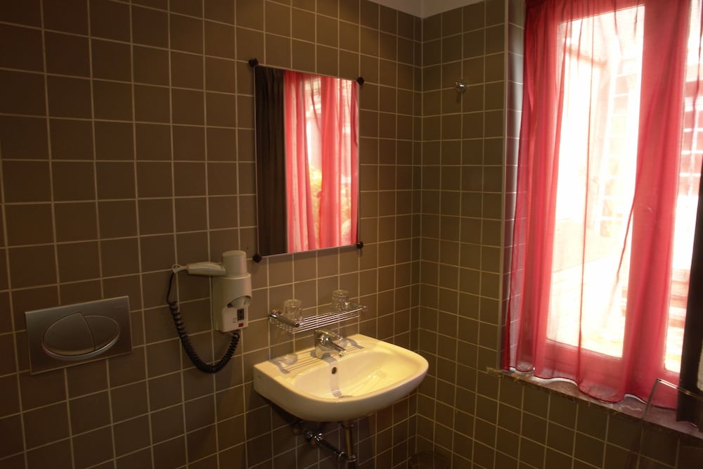 Фото Monty Small Design Hotel