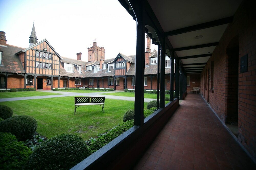 Фото The Pillar Hotel