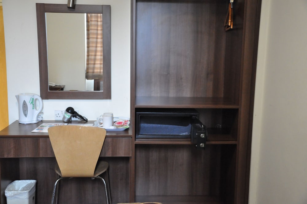 Фото Ascot Hyde Park Hotel