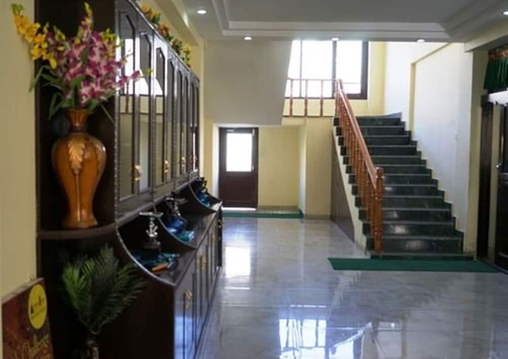 Фото Zojila Residency