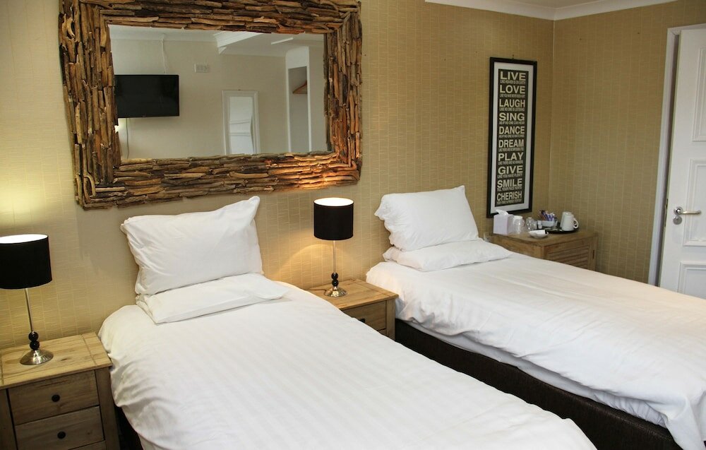 Фото Honest Lawyer Hotel