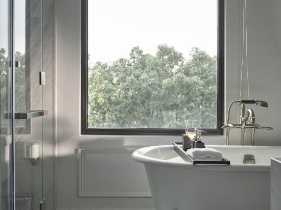 Фото Mai House Saigon Hotel