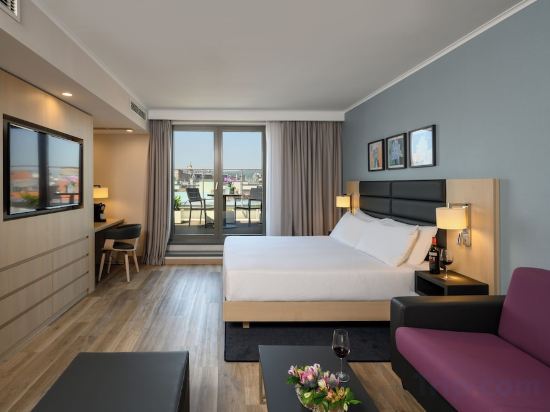 Фото Hilton Garden Inn Budapest City Centre