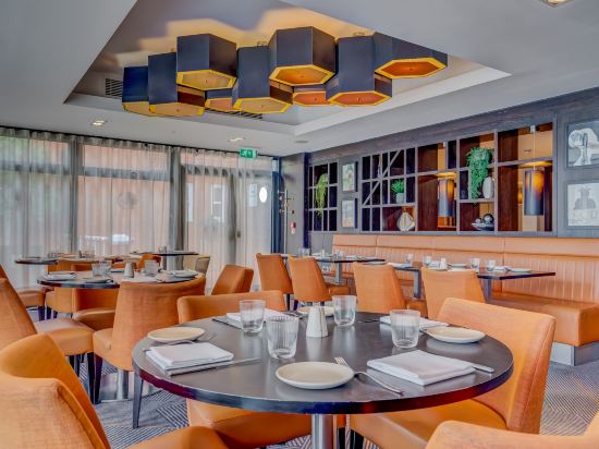 Фото DoubleTree by Hilton Hotel London - Ealing