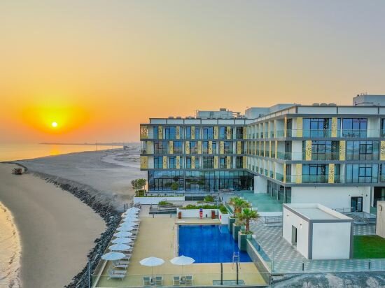 Фото Beach Bay Hotel Mirfa