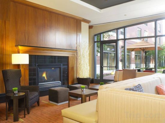 Фото Courtyard by Marriott Boston Brookline