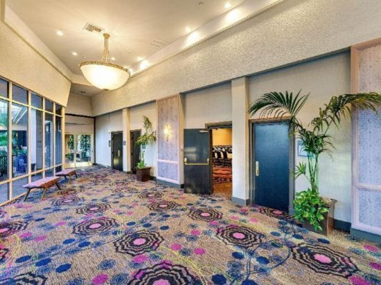 Фото Wyndham San Diego Bayside