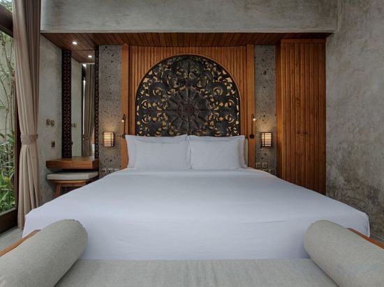 Фото Taman Dharmawangsa Suites