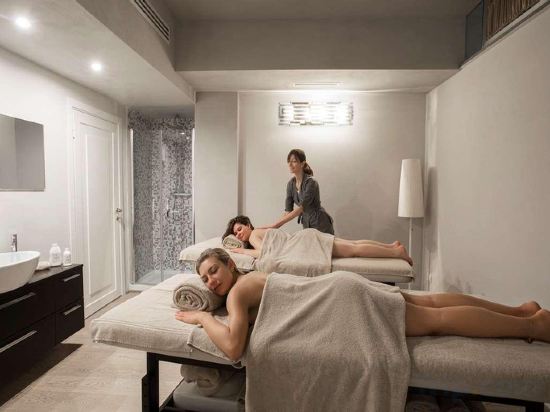 Фото Augustus Hotel & Resort