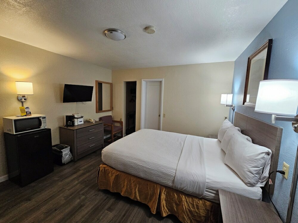 Фото Travelodge by Wyndham Wenatchee