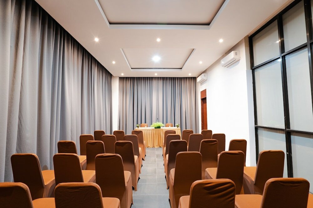 Фото The Crew Hotel Kualanamu International Airport