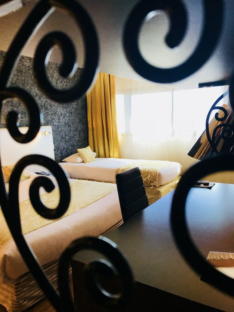 Фото Grand Hôtel de Nîmes