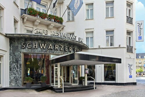 Внешний вид отеля Radisson Blu Schwarzer Bock Hotel в Висбадене, фото 1