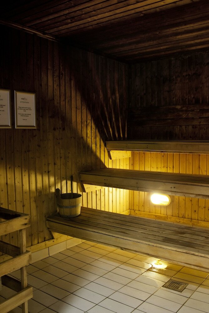 Фото Clayton Hotel Cardiff Lane