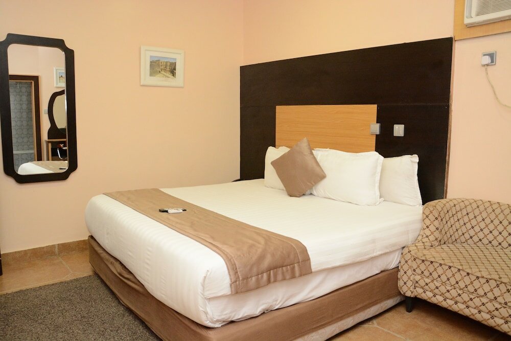 Фото Warri Wetland Hotel
