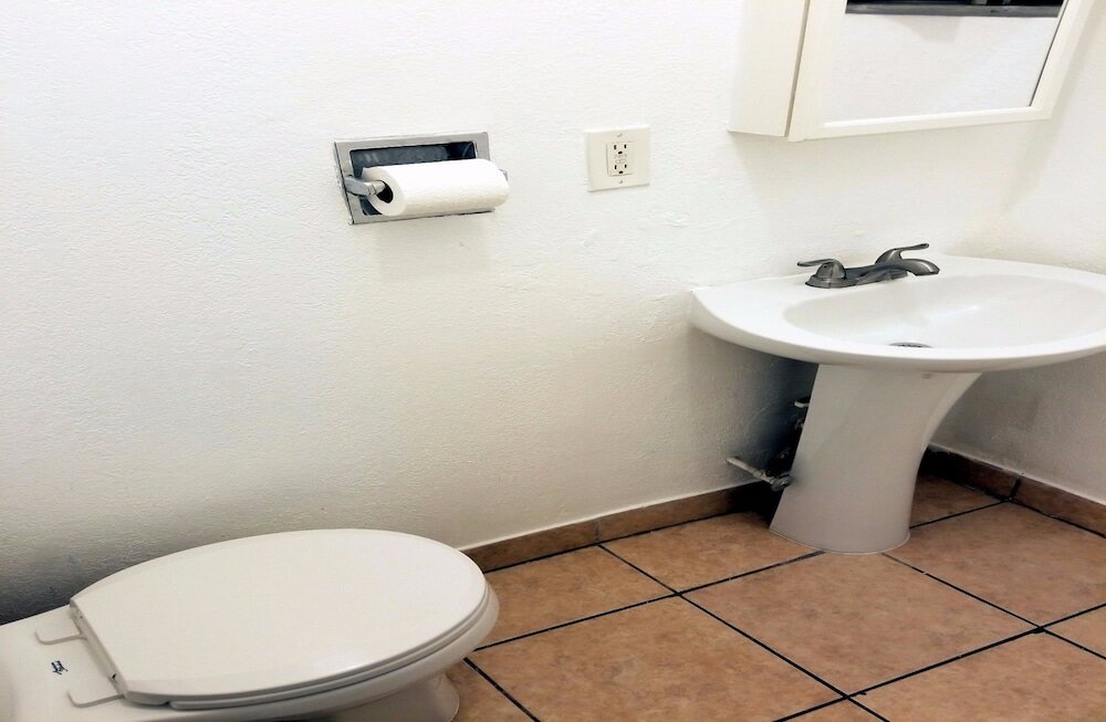 Фото Monterey Inn Hotel