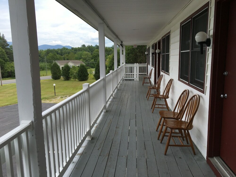 Фото Cabot Inn & Suites