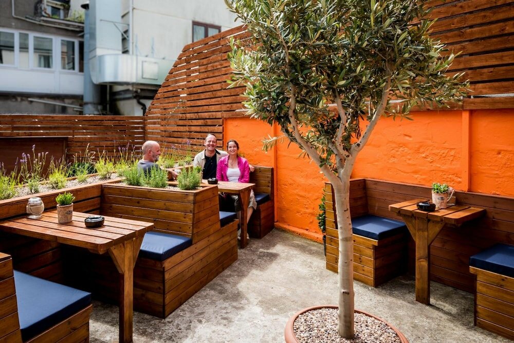 Фото The Longboat Inn