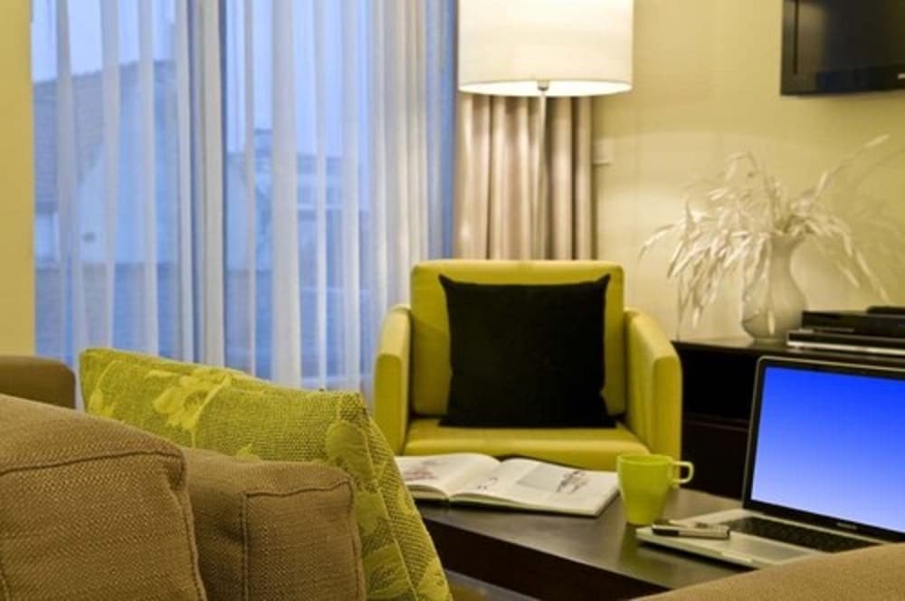 Фото B-aparthotel Grand Place