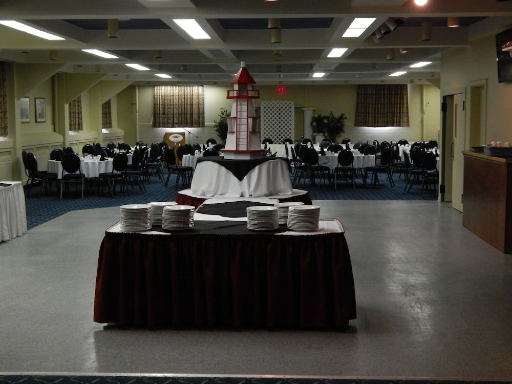 Фото Slemon Park Hotel & Conference Centre