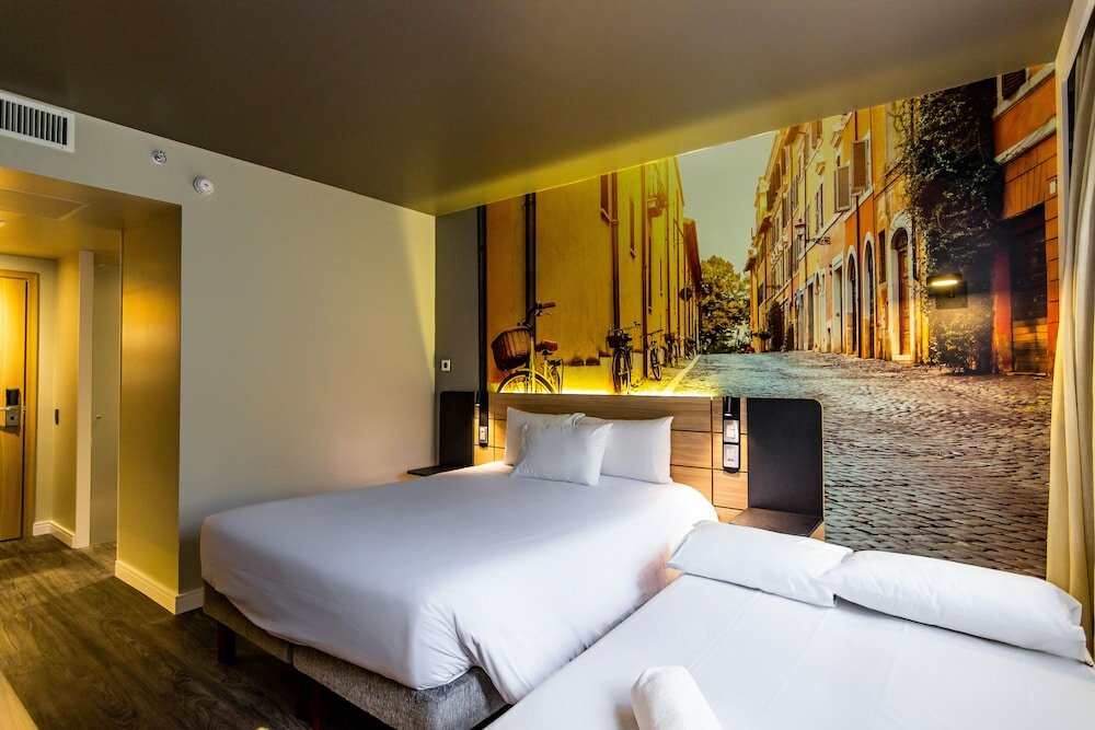 Фото отеля 2