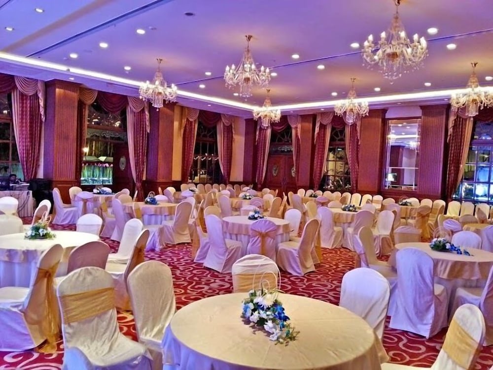 Фото The Grand Magrath Hotel