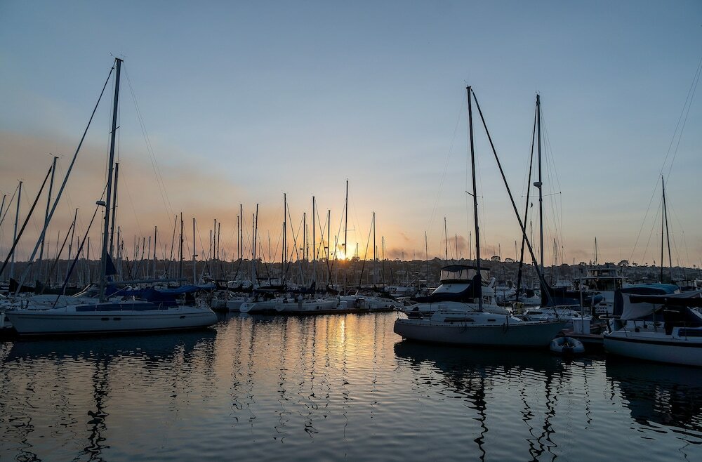 Фото Bay Club Hotel & Marina