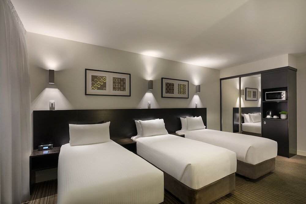 Фото Causeway 353 Hotel