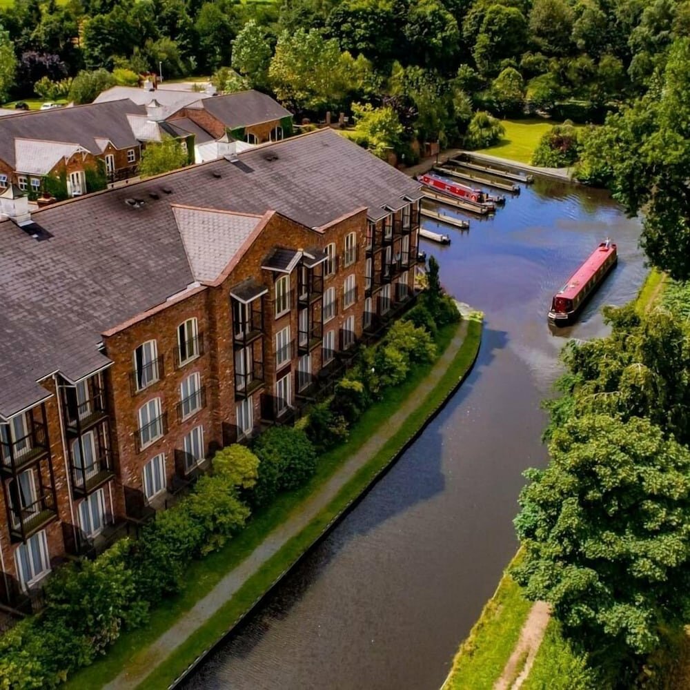 Hotel Lion Quays Hotel & Spa, England, photo