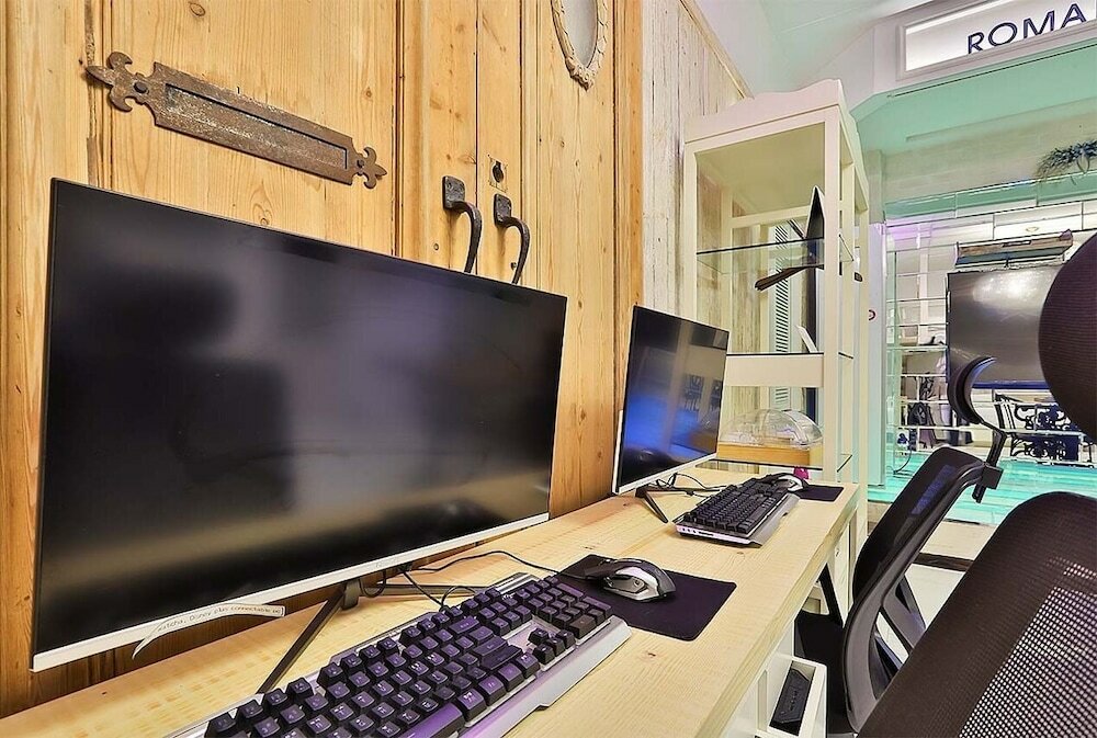 Фото February Hotel Hwanggeum