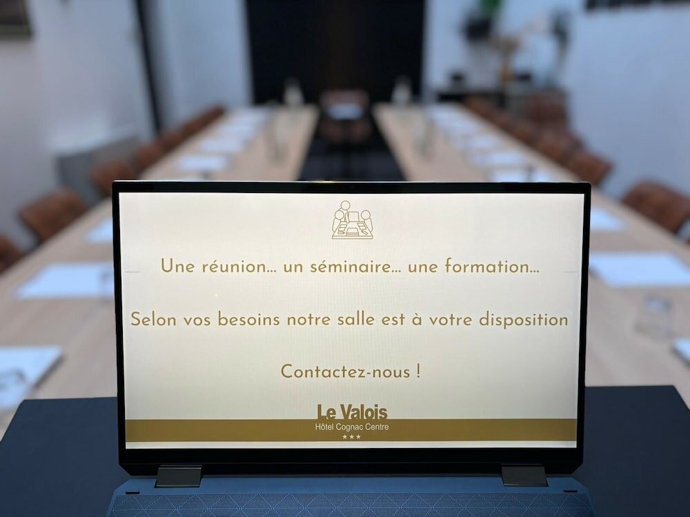 Фото Hôtel Le Valois, Cognac Centre