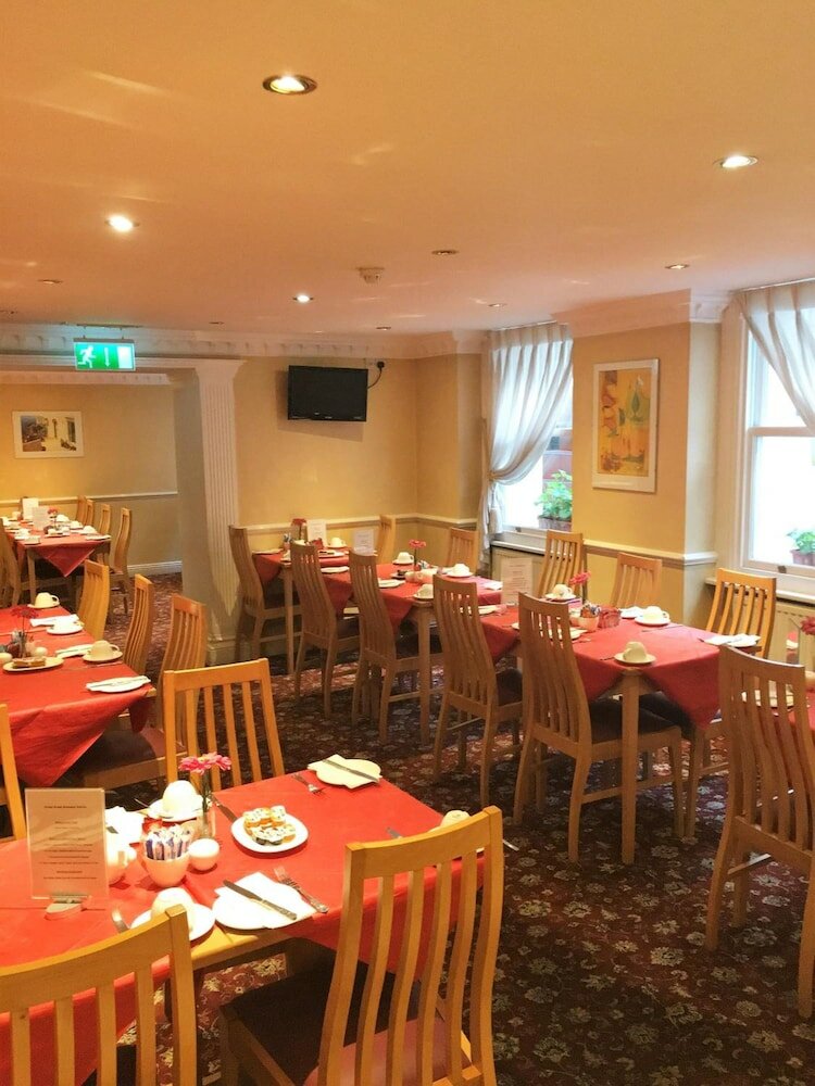 Фото Hyde Park Radnor Hotel