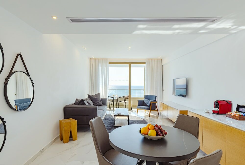 Фото Golden Bay Beach Hotel