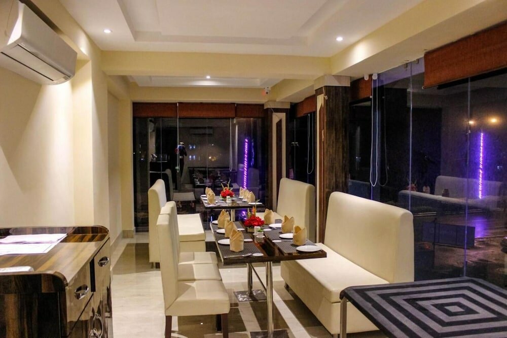 Фото Regenta Inn Larica