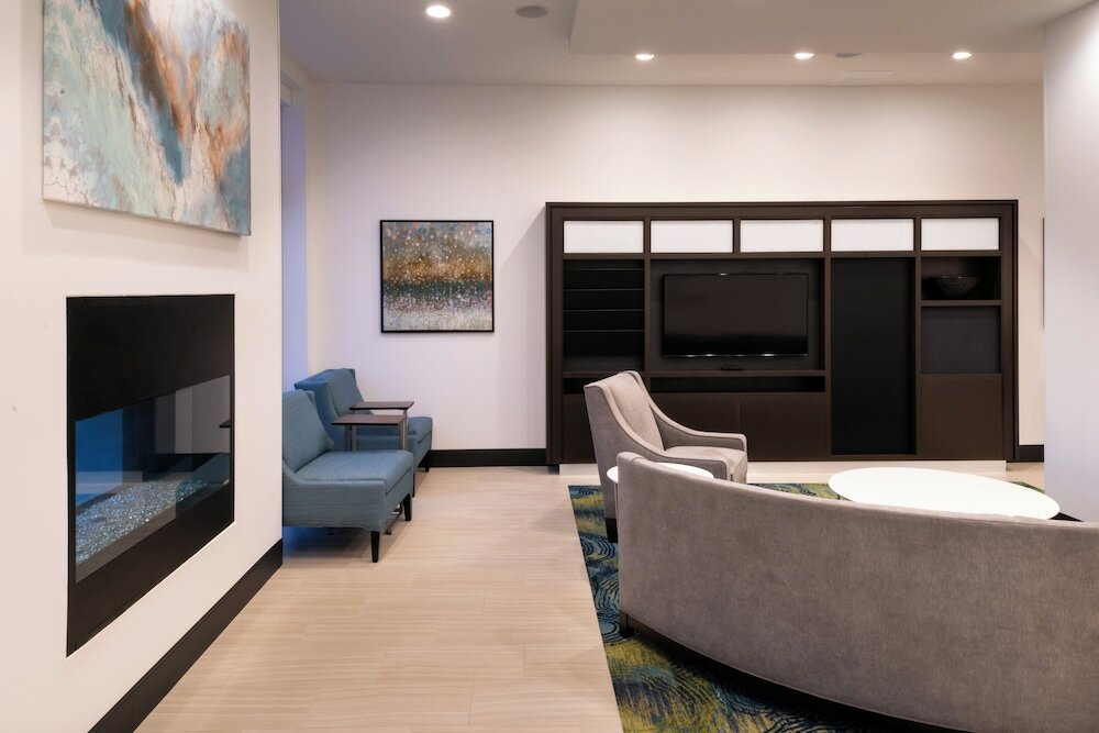 Фото Holiday Inn & Suites Farmington Hills - Detroit Nw